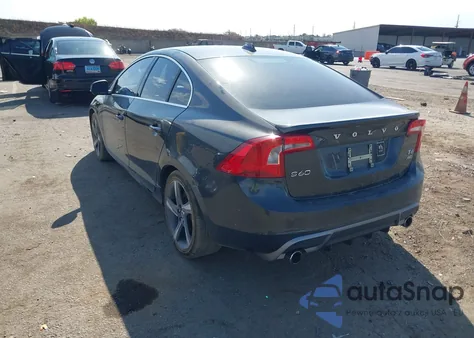 2013 Volvo S60 T6 z USA, uszkodzony, nr VIN YV1902FH2D1229743